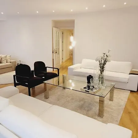 Апартаменти Premium Penthouse For 4 Adults In The Heart Of The